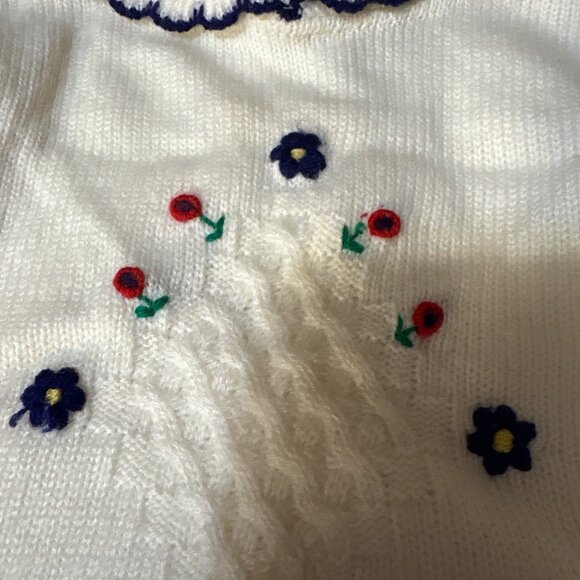 Vintage Baby Girl White Knit Sweater With Floral Embroidery & Scalloped Edging S - Picture 2 of 6